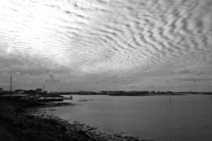 Veiholmen-a-večerní-mraky-G11-22-5-2019-BW
