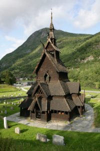 Starý-kostel-v-údolí-řeky-Laerdal-1-8-2021
